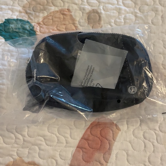 lululemon everywhere belt bag black - Picture 2 of 3